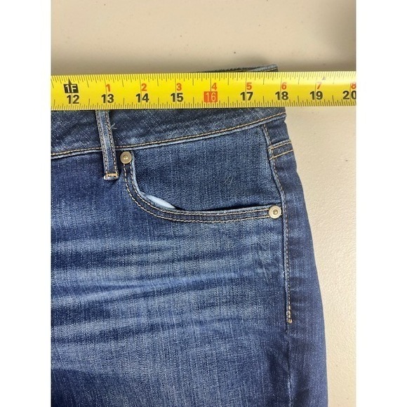 Ann Taylor LOFT High Rise Frayed Hem Denim Shorts Women's Size 32  14 Blue Wash - Picture 7 of 9